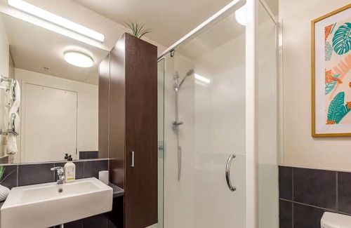 Grafton Apartment | Prime location - 2BR Urban retreat I Zodiak Stays