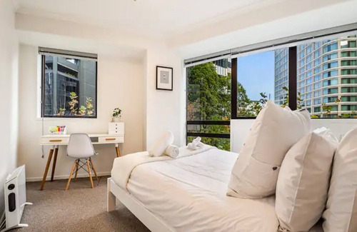 Grafton Apartment | Prime location - 2BR Urban retreat I Zodiak Stays
