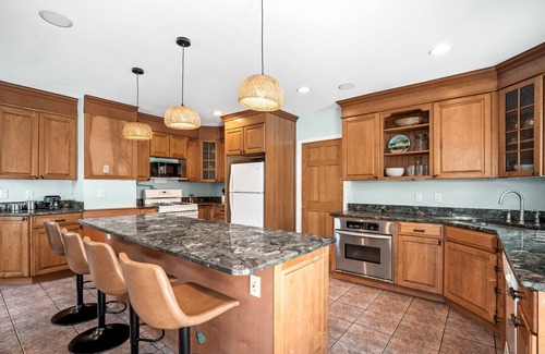 Long Branch House | PRIME LOCATION - 3 Blocks to Pier Village Boardwalk - Pet Friendly!