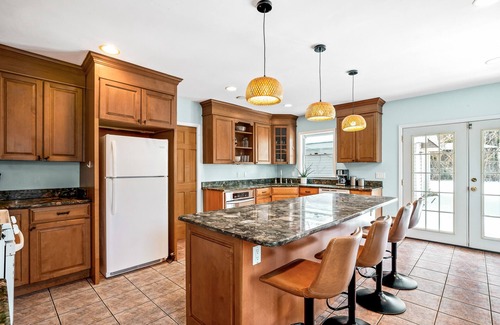 Long Branch House | PRIME LOCATION - 3 Blocks to Pier Village Boardwalk - Pet Friendly!