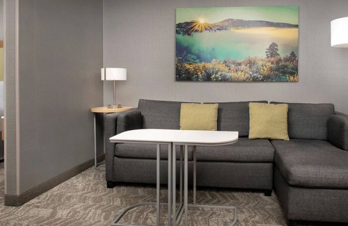 Southeast Boise House | Prime Location! 3 Convenient Units, Onsite Pool, Free Parking, Free Breakfast