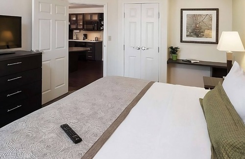 Wichita Hotel | Prime Location! 3 Sleek Units, Free Parking, Pets Allowed, Kitchen