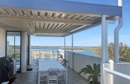 Maroochydore Apartment | Prime location along Maroochy River with excellent river views.