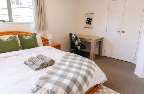 Mount Roskill House | Prime location at Mt Eden- Cozy Vibe 3BR Home