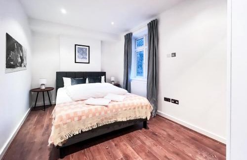 Camden Town with Primrose Hill Apartment | Prime Location Camden Luxury Apt Sleeps 6