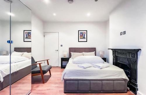 Camden Town with Primrose Hill Apartment | Prime Location Camden Luxury Apt Sleeps 6