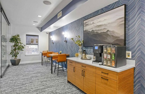 Lone Tree Apartment | Prime Location: Close to Sky Ridge Medical Center!