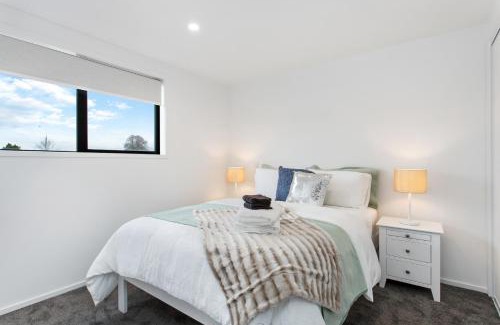 Addington Apartment | Prime Location Cosy Warm Free Off Street Park