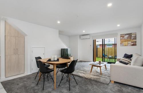 Addington Apartment | Prime Location Cosy Warm Free Off Street Park