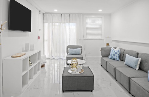 Coral Terrace House | Prime Location/ Cozy/Clean /Free Parking