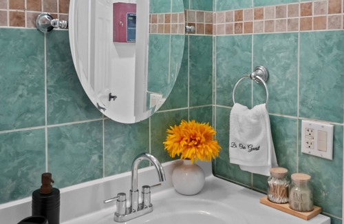 Coral Terrace House | Prime Location/ Cozy/Clean /Free Parking