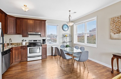 Auburn Apartment | Prime location! Downtown Auburn 2 bedroom open concept Apartment