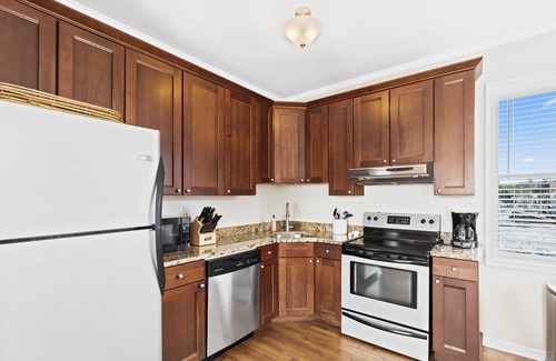 Auburn Apartment | Prime location! Downtown Auburn 2 bedroom open concept Apartment