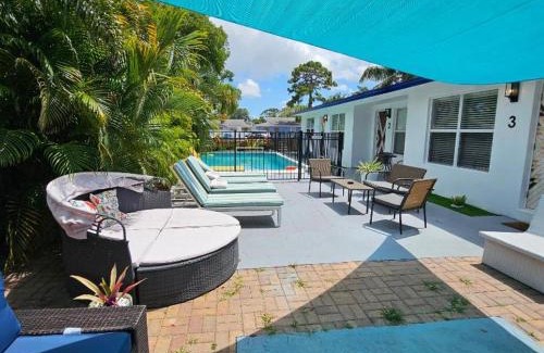 Central Oakland Park Apartment | Prime Location Gateway with Pool & Patios, Near Beaches, Groceries and Restaurants