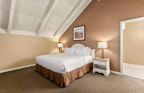 Pigeon Forge Resort | Prime Location! Great 2BR Unit, Kitchen, Pool