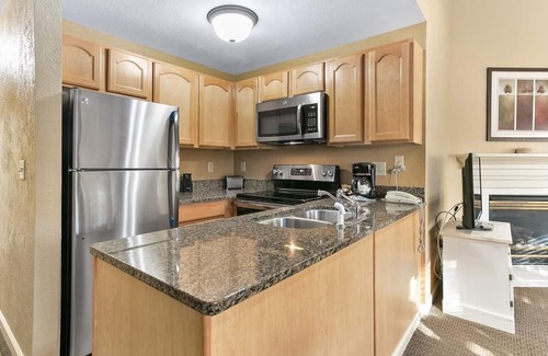 Pigeon Forge Resort | Prime Location! Great 2BR Unit, Kitchen, Pool
