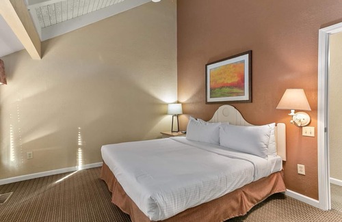 Pigeon Forge Resort | Prime Location! Great 2BR Unit, Kitchen, Pool