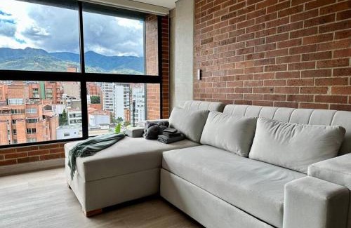 Laureles Apartment | Prime Location in Laureles with AC & View