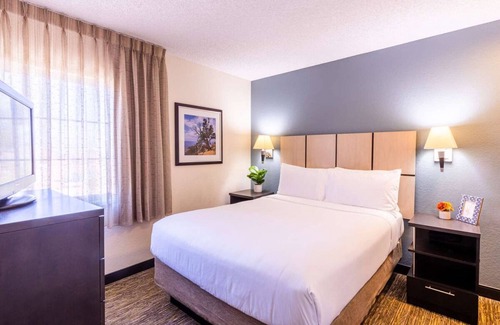 Santa Ana Hotel | Prime Location in Santa Ana! 4 Modern Units, Pet-friendly, Full Kitchen!