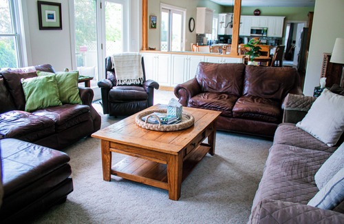 Williamsburg House | Prime location less than 1 mile from Traverse City Horse Shows/GLEF