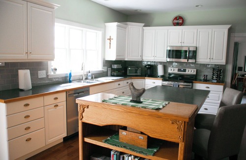 Williamsburg House | Prime location less than 1 mile from Traverse City Horse Shows/GLEF