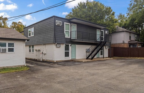 Central Arlington Apartment | Prime Location! Less than a mile from AT&T Stadium