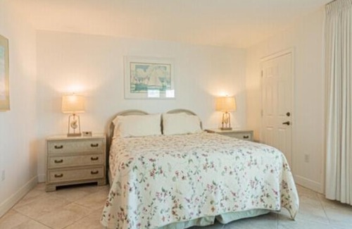 Park Shore Apartment | Prime Location Luxury Condo