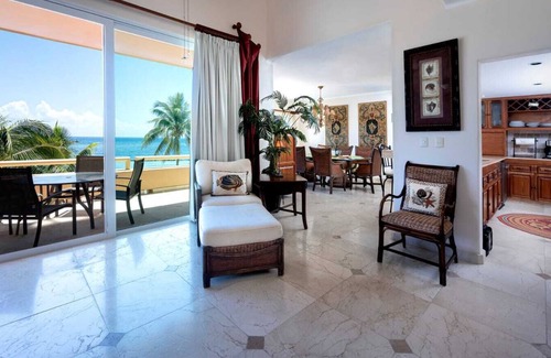 Puerto Aventuras Condo | PRIME Location, Gorgeous Sweeping Views, PH right on the Beach, Villas del Mar 1