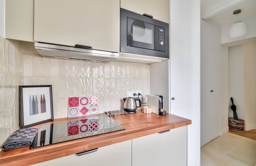 Quartier du Faubourg-Montmartre Apartment | Prime Location: Paris Highlights on Your Doorstep