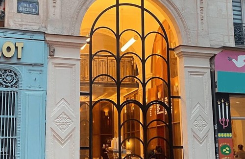 Quartier du Faubourg-Montmartre Apartment | Prime Location: Paris Highlights on Your Doorstep