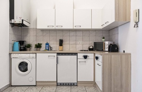 Ottakring Apartment | Prime Location & Peaceful 2 BR Apt w/Backyard