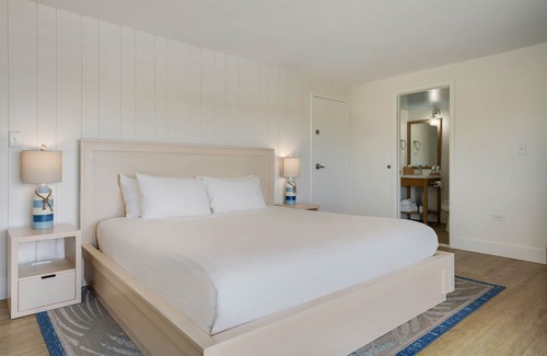 Islamorada Hotel | Prime Location! Pet-Friendly Property, Free Parking, Free Breakfast