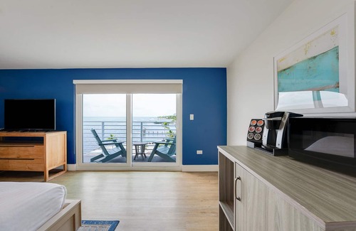 Islamorada Hotel | Prime Location! Pet-Friendly Property, Free Parking, Free Breakfast