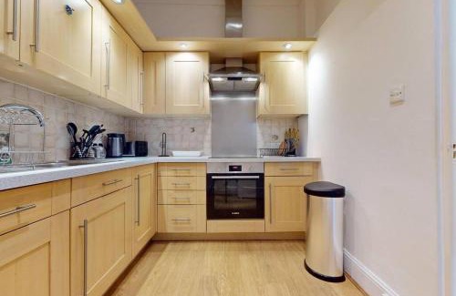 Brompton & Hans Town House | Prime Location Prince's Gate Mews 4BD 3 BATH