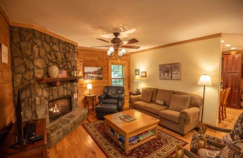 West Jefferson House | Prime Location- Secluded, Fire Pit, Covered Decks!