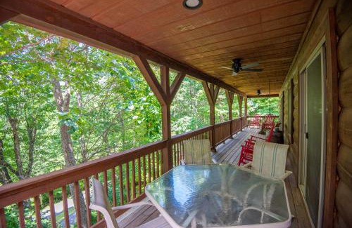 West Jefferson House | Prime Location- Secluded, Fire Pit, Covered Decks!