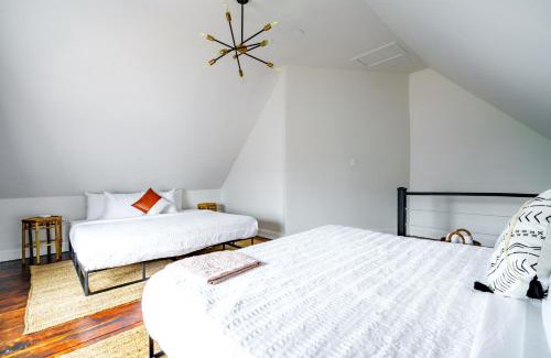 Italian Village House | Prime Location Top Rated Clean Parking Free!