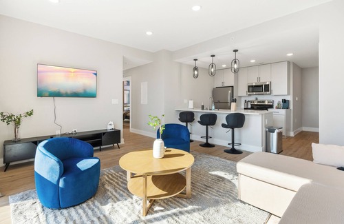 Northern Liberties Apartment | Prime N. Liberties, 2BR Sleeps 6, by Fishtown, Lux Queen Beds, Wifi, Smart TVs