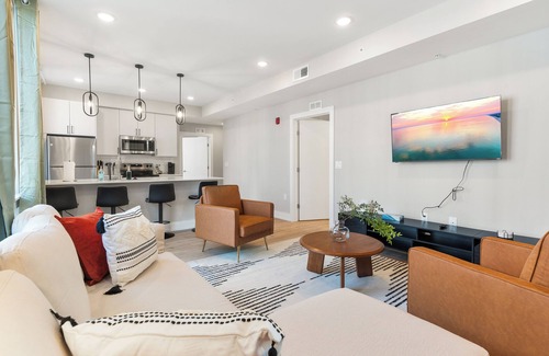 Northern Liberties Apartment | Prime N. Liberties, by Fishtown, Rooftop Access, Sleeps 6, Queen Beds, Smart TVs