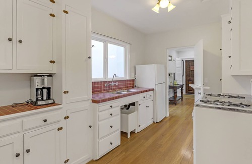 The Flats Apartment | Prime Northside Beverly Hills Guesthouse