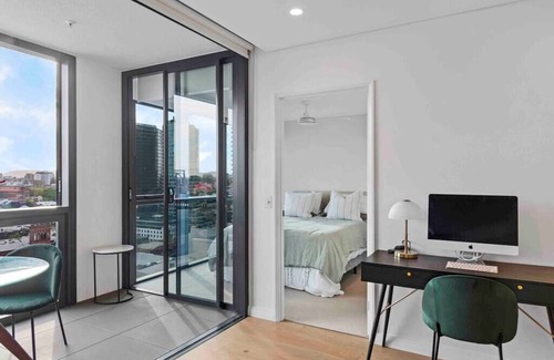 Fortitude Valley Apartment | Prime position 1.5 BR w/view/parking /roof pool