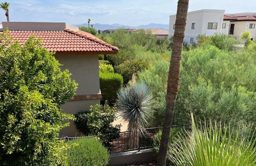 Fountain Hills Condo | Prime retreat location-1/2 mile to Fountain Park and restaurants.
