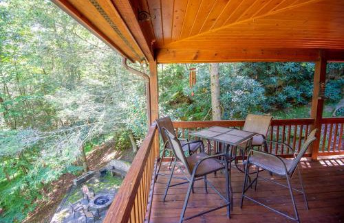 Piney Creek House | Prime Secluded Location- 5 Mins to State Park, Hot Tub, Dogs Welcome
