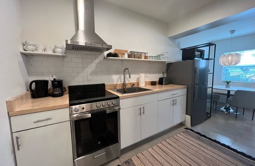 Sunset Junction Apartment | Prime Silver Lake Stay