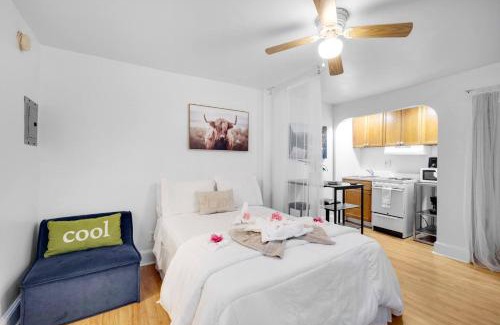 Gayborhood Apartment | Prime Studio Near Attractions