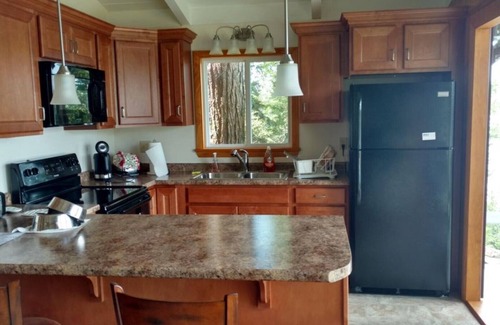 Alexandria Bay Cottage | Prime waterfront cottage in Thousand Islands, wifi, Pet-Freindly