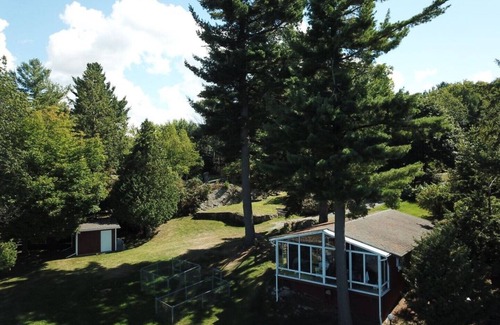 Alexandria Bay Cottage | Prime waterfront cottage in Thousand Islands, wifi, Pet-Freindly