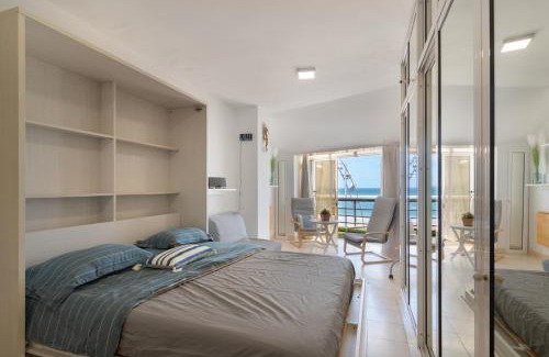 Las Palmas de Gran Canaria Apartment | Primera Linea Playa De Las Canteras