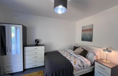 Manchester House | PrimeStay Rentals Home Room 1