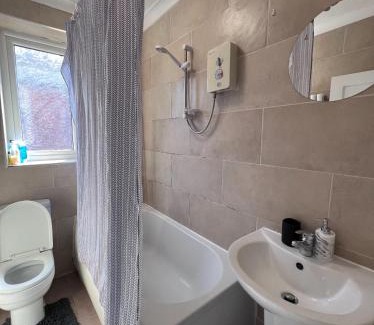 Manchester House | PrimeStay Rentals Home Room 1